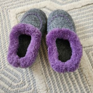 Kamik toddler girls warm booties. Size 7. Made for outside wear.